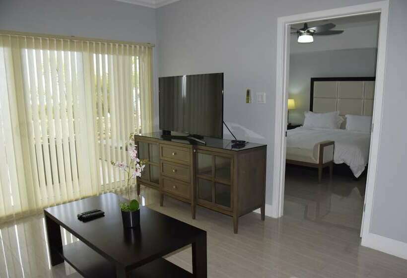 هتل Sunset Marina Suites 2 & 3 Bedrooms