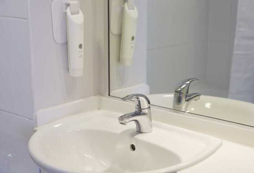 Отель The Bowman By Greene King Inns