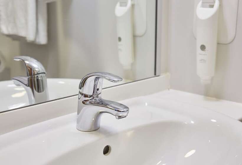 Отель The Bowman By Greene King Inns