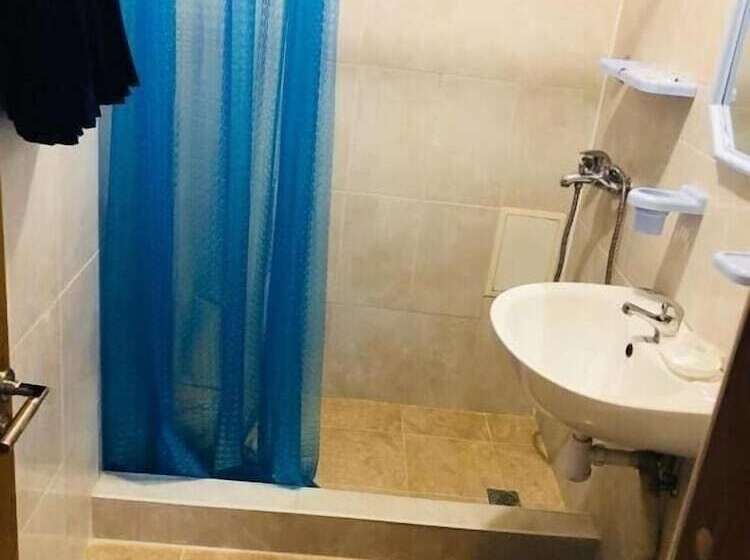 پانسیون Adrada Palace Guest House