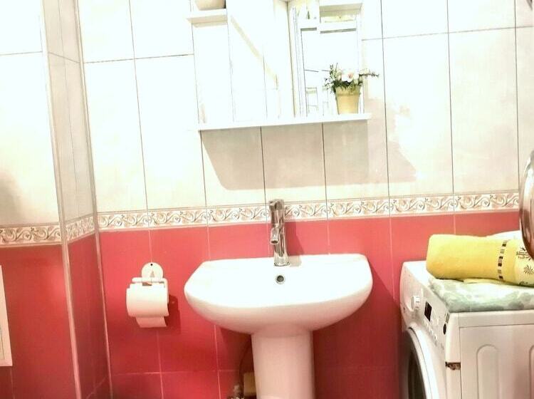 پانسیون Adrada Palace Guest House