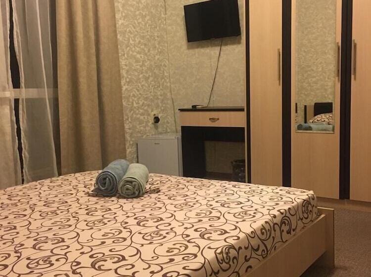 پانسیون Adrada Palace Guest House