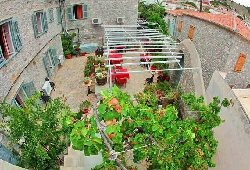 Majatalo Theano Guesthouse