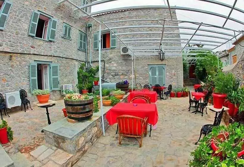 Majatalo Theano Guesthouse