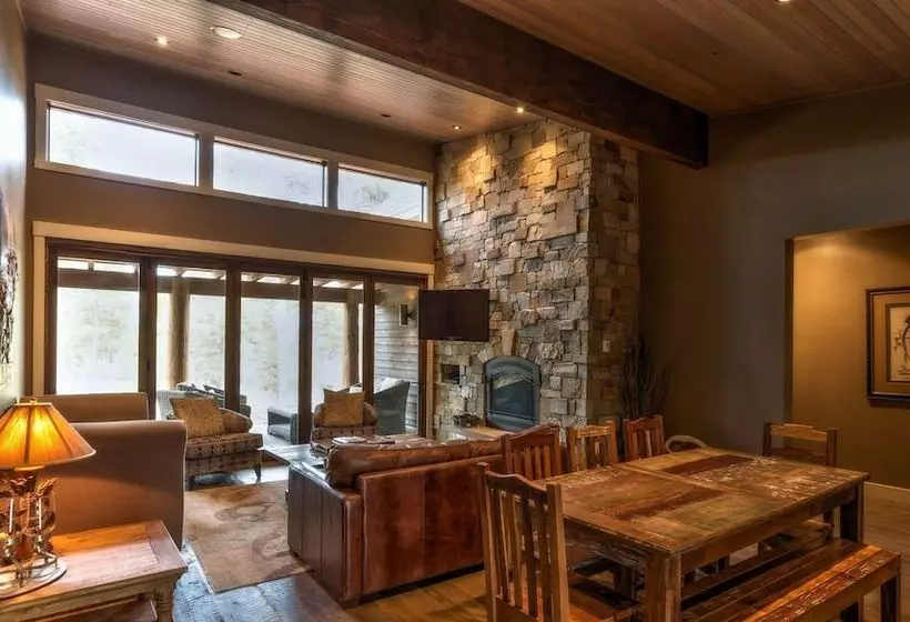 Lomakeskus Wilderness Club