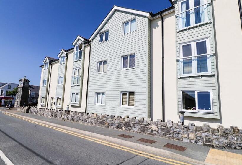 10 Pen Llanw Tides Reach