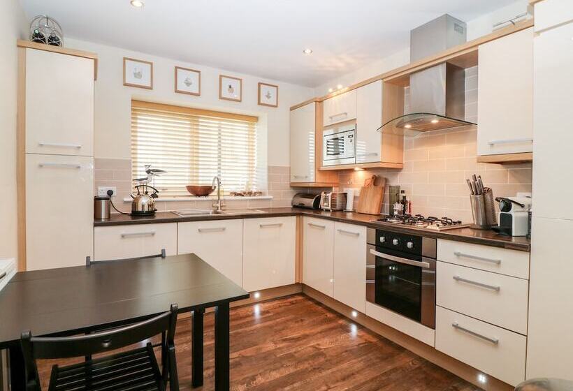 10 Pen Llanw Tides Reach