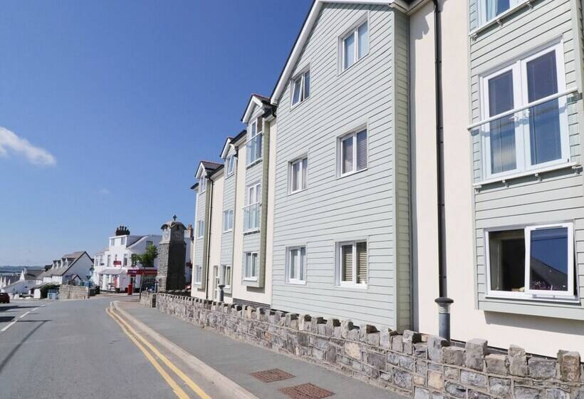 10 Pen Llanw Tides Reach