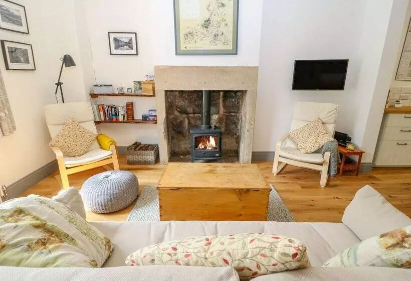Cragside Cottage