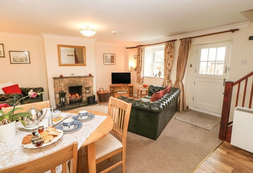 Goldsborough Cottage