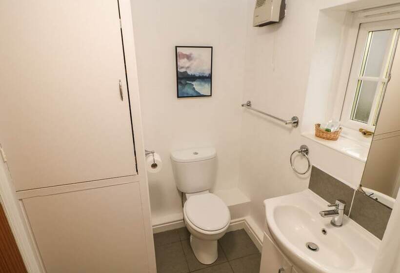 Goldsborough Cottage