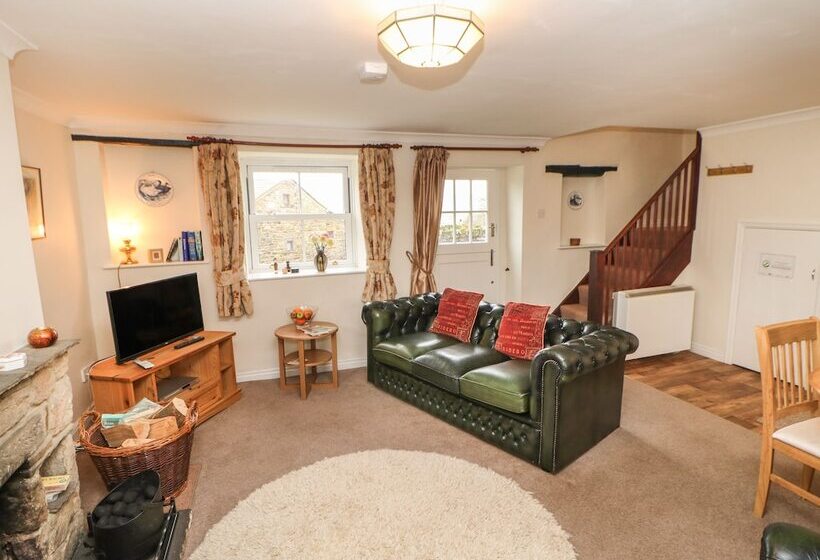 Goldsborough Cottage