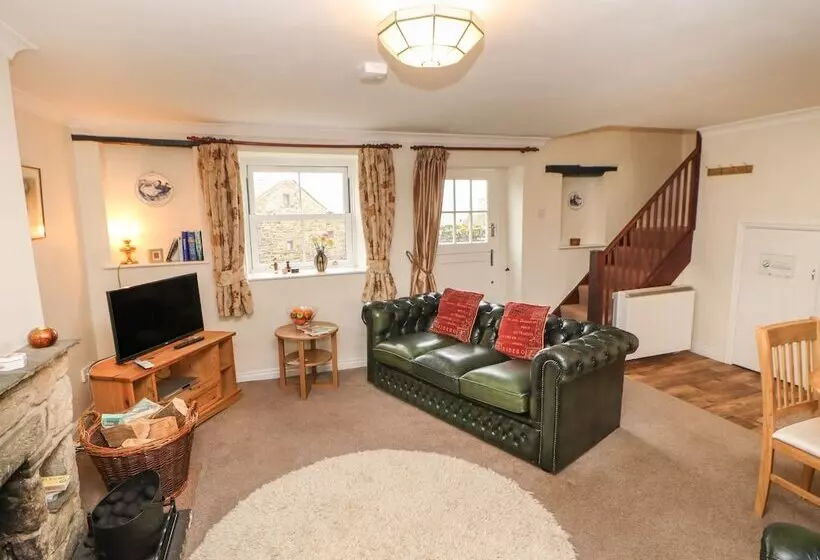 Goldsborough Cottage