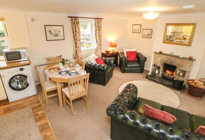 Goldsborough Cottage