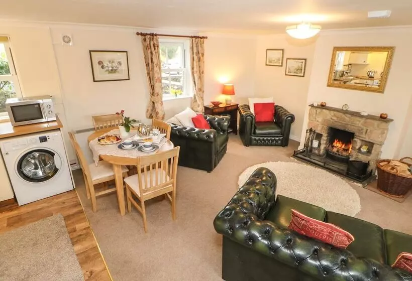 Goldsborough Cottage