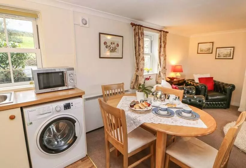 Goldsborough Cottage