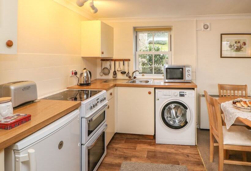 Goldsborough Cottage