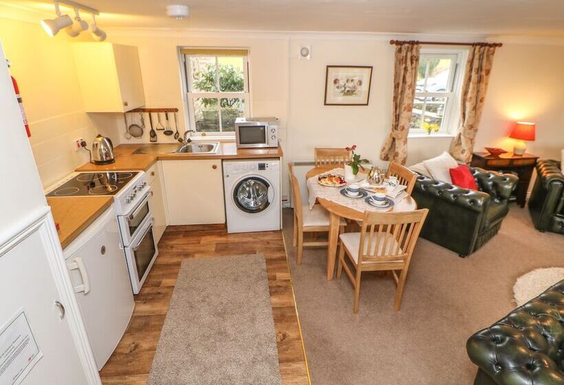 Goldsborough Cottage