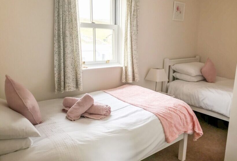 Goldsborough Cottage