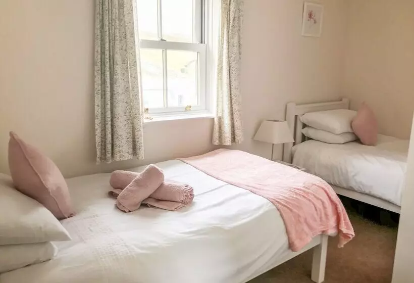 Goldsborough Cottage