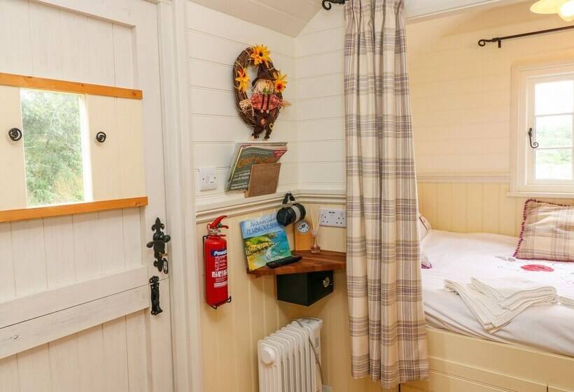 Shepherds Hut   The Crook