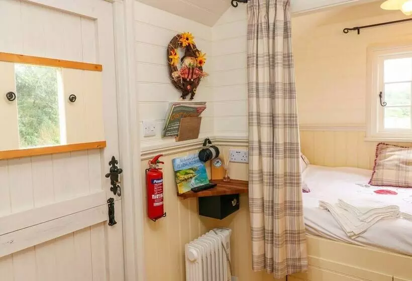Shepherds Hut   The Crook