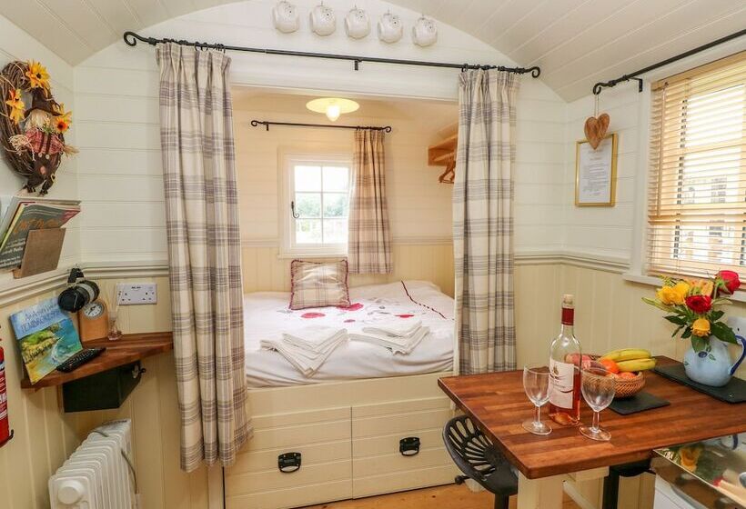 Shepherds Hut   The Crook