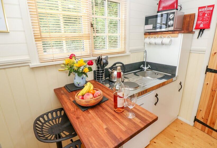 Shepherds Hut   The Crook