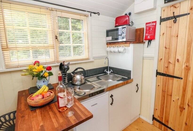 Shepherds Hut   The Crook