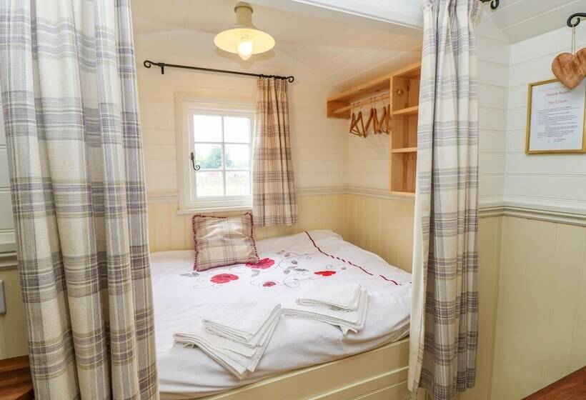 Shepherds Hut   The Crook