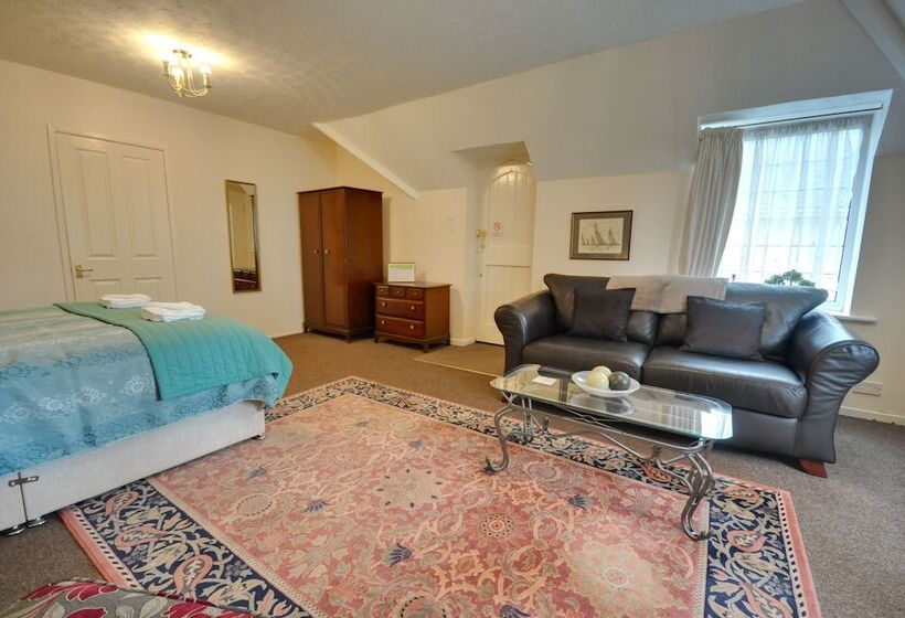 Somerville Coach House 1