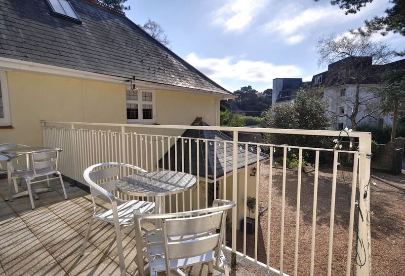 Somerville Coach House 1