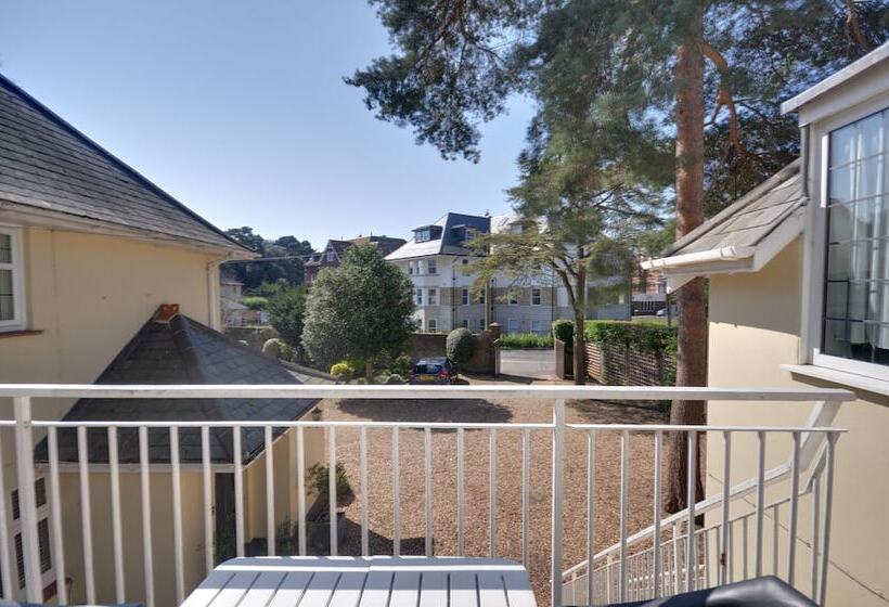 Somerville Coach House 1