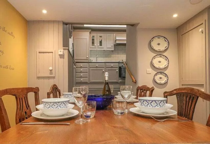 Weavers Cottage