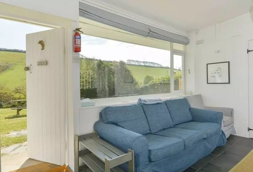 2 Brook Cottages