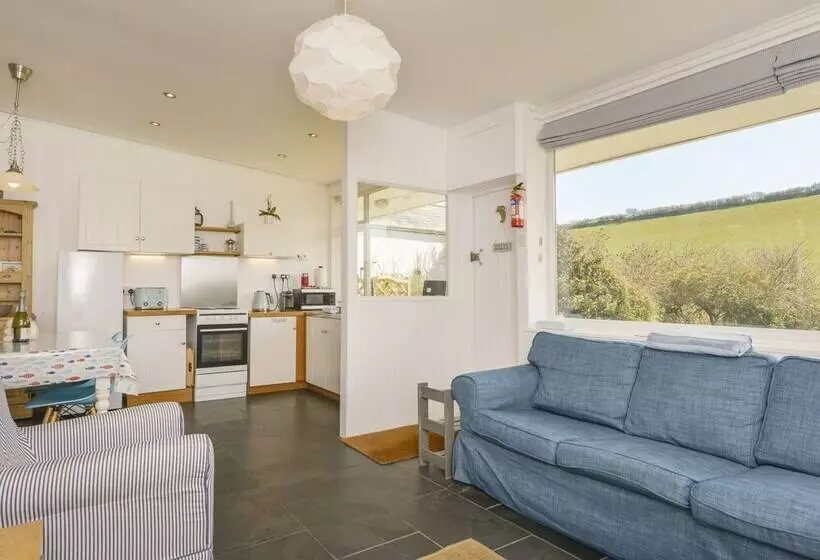 2 Brook Cottages