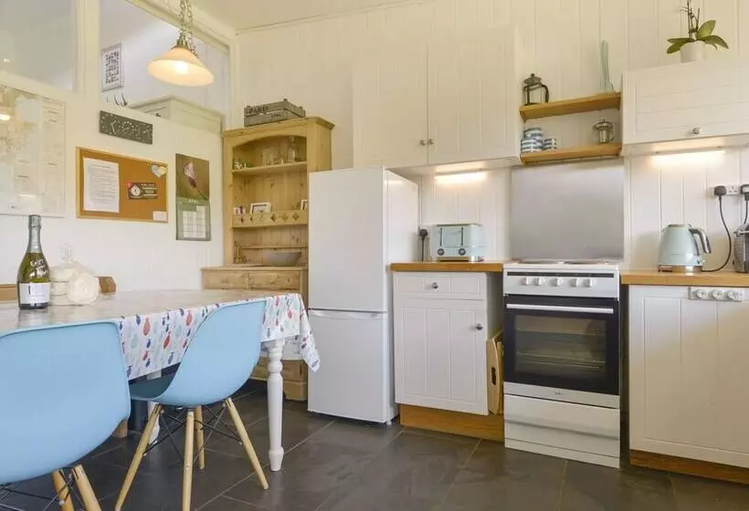 2 Brook Cottages