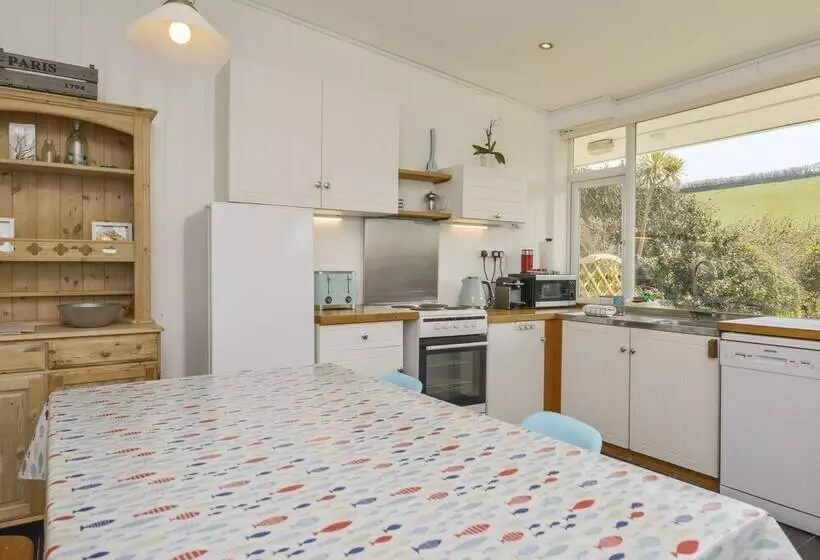 2 Brook Cottages