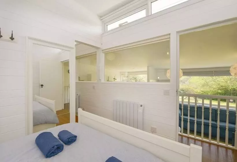 2 Brook Cottages