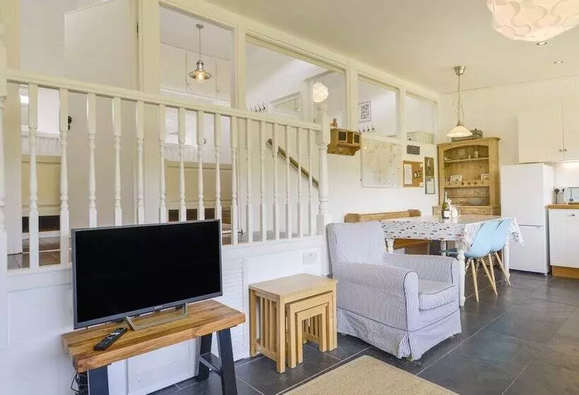 2 Brook Cottages