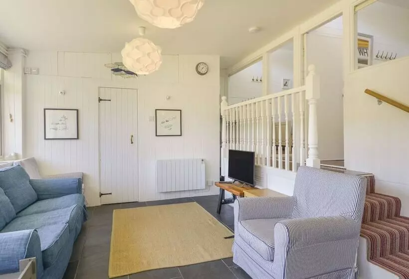 2 Brook Cottages