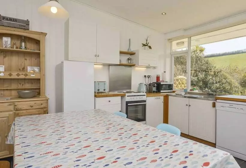 2 Brook Cottages
