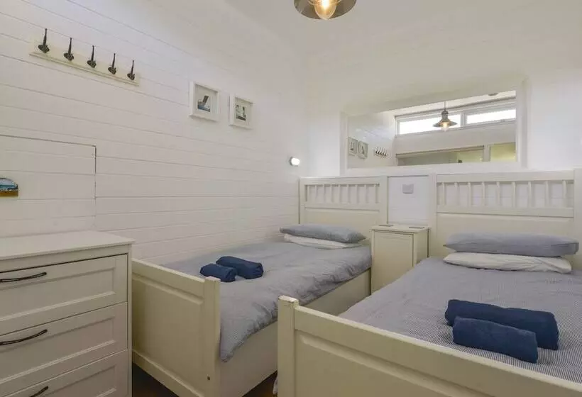 2 Brook Cottages