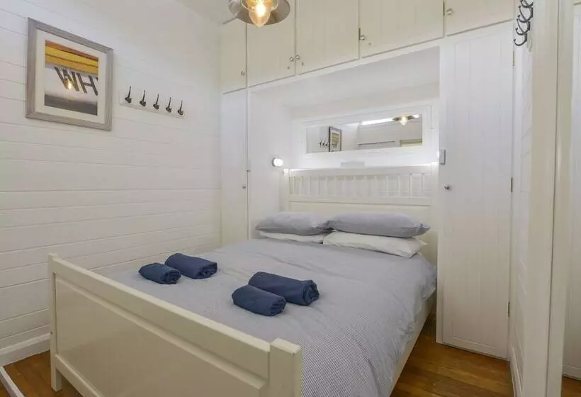2 Brook Cottages