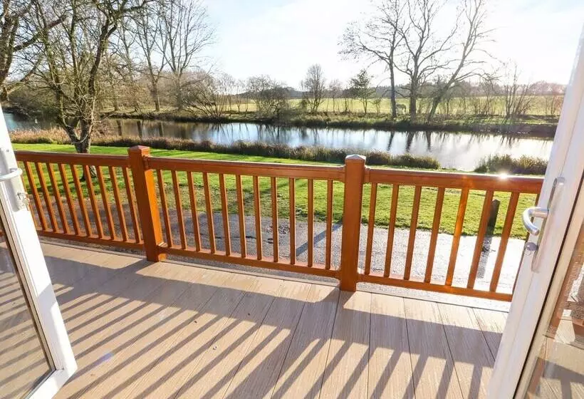 4 Lake View
