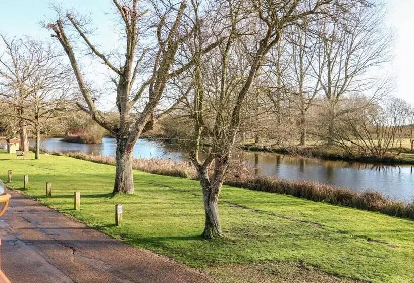 4 Lake View