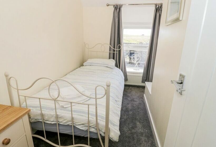 5 Ceirnioge Cottages