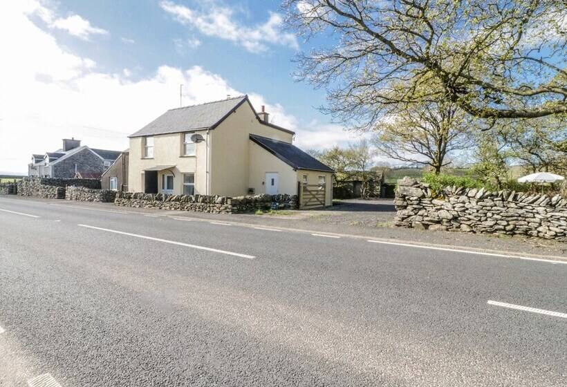 5 Ceirnioge Cottages