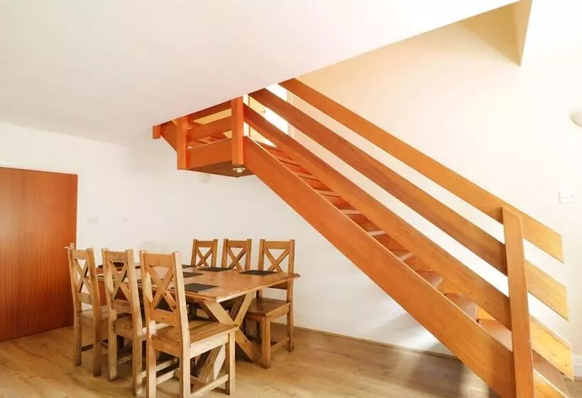 Brackenber Lodge