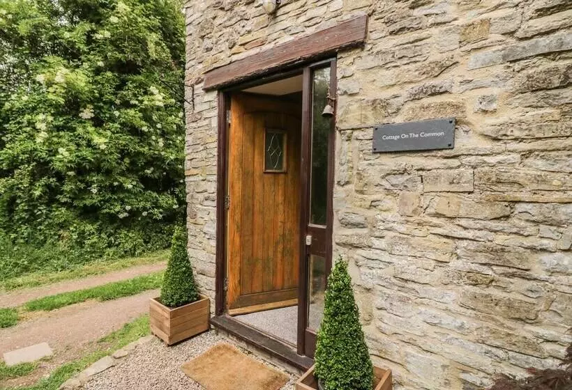 Cottage On The Common